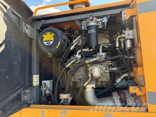 Liebherr R 946 LC+ Demolition Crusher Bagri goseničarji