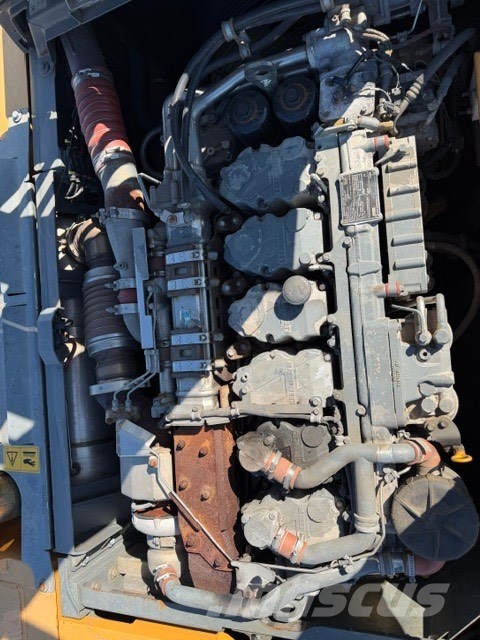 Liebherr R 946 LC+ Demolition Crusher Bagri goseničarji