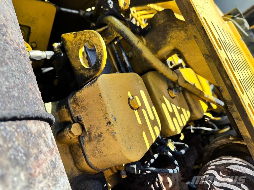 Komatsu PW130 ES-6K Pelle sur pneus