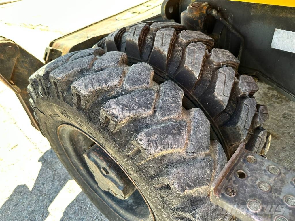 Komatsu PW130 ES-6K Pelle sur pneus
