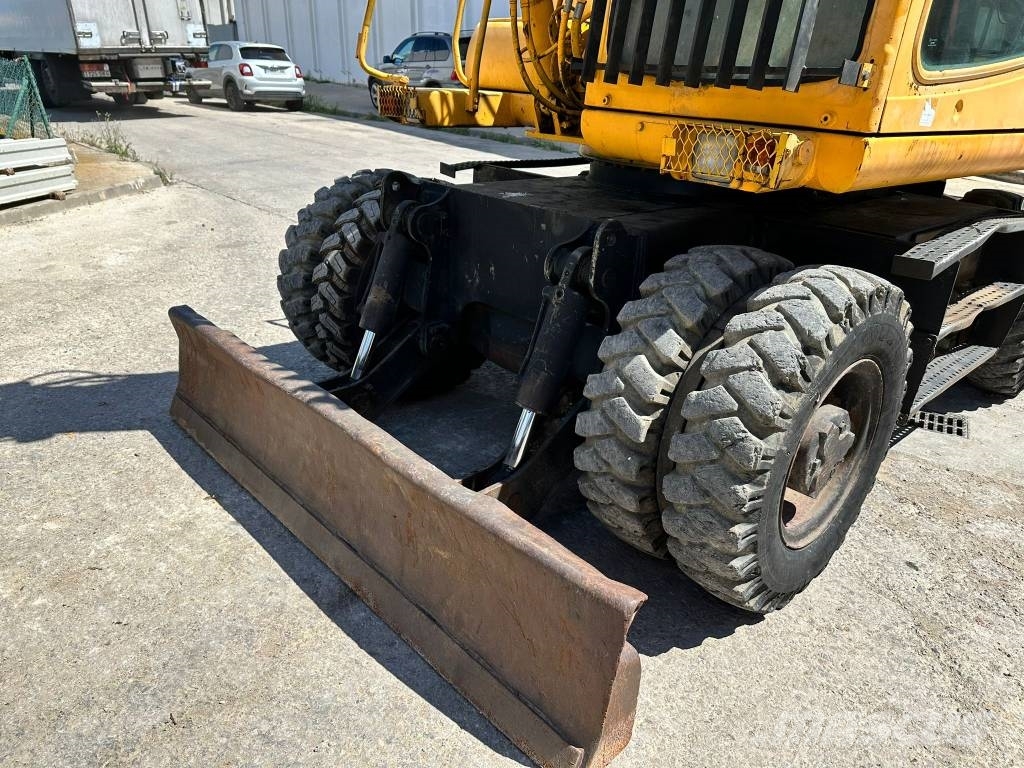 Komatsu PW130 ES-6K Pelle sur pneus