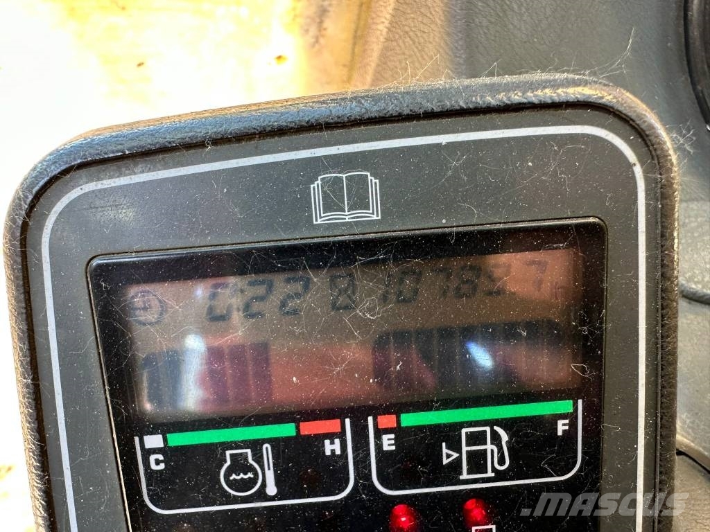 Komatsu PW130 ES-6K Pelle sur pneus