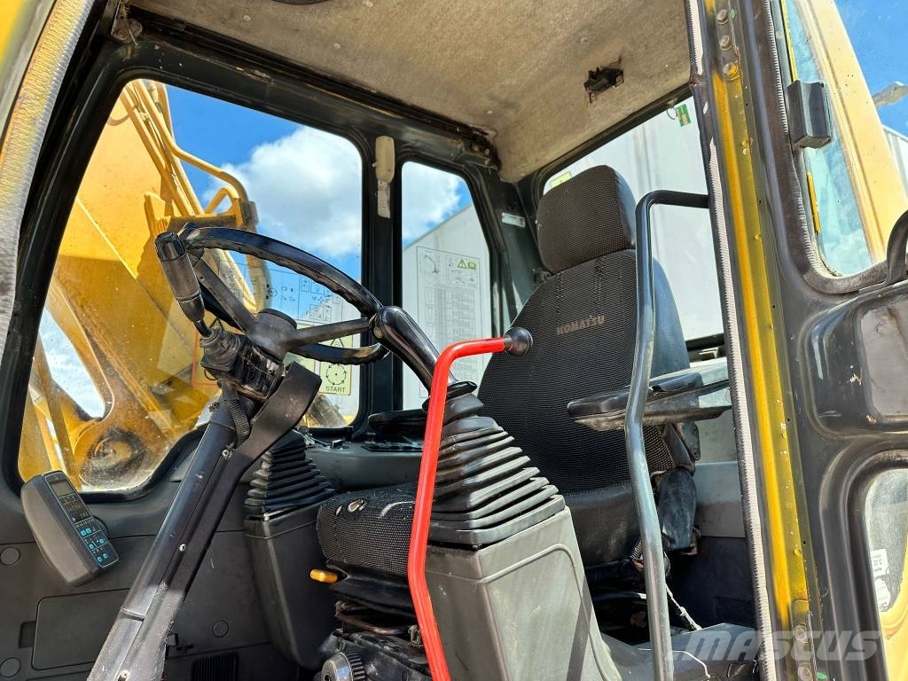 Komatsu PW130 ES-6K Pelle sur pneus