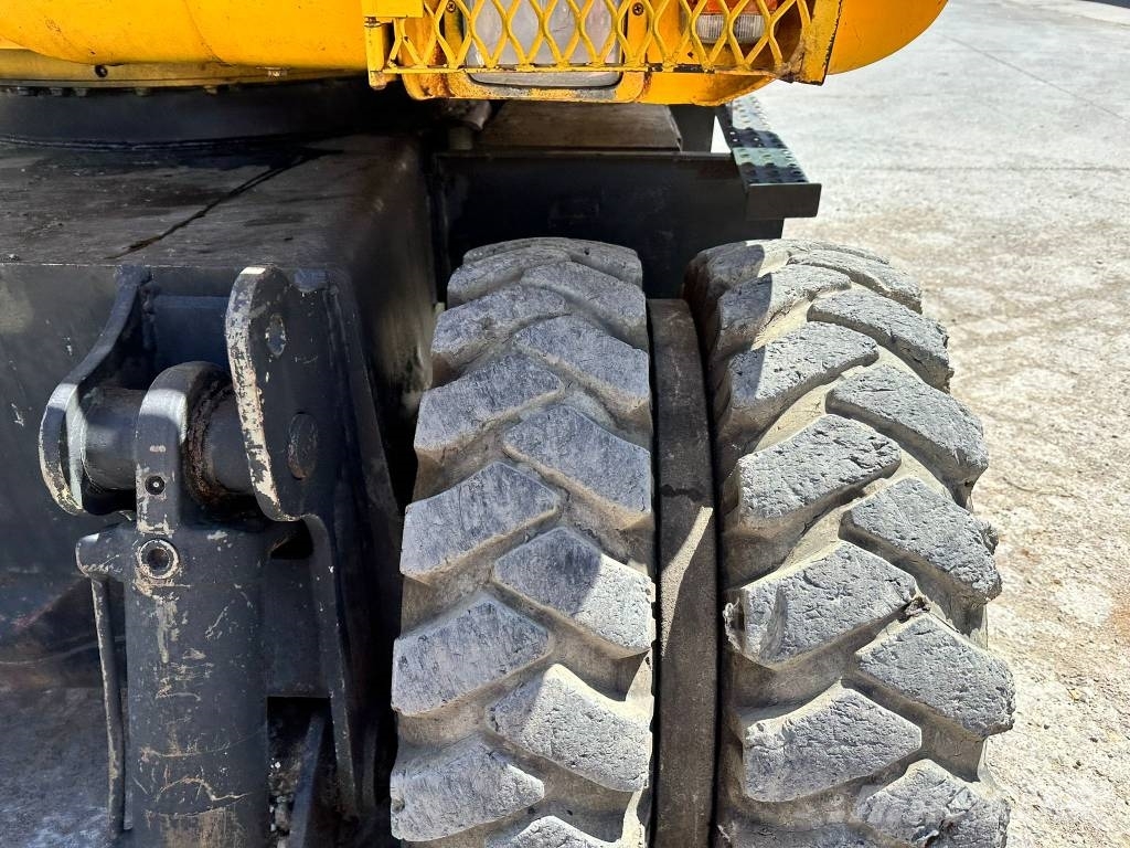 Komatsu PW130 ES-6K Pelle sur pneus