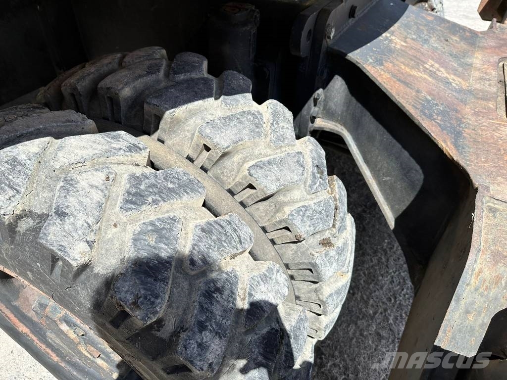 Komatsu PW130 ES-6K Pelle sur pneus