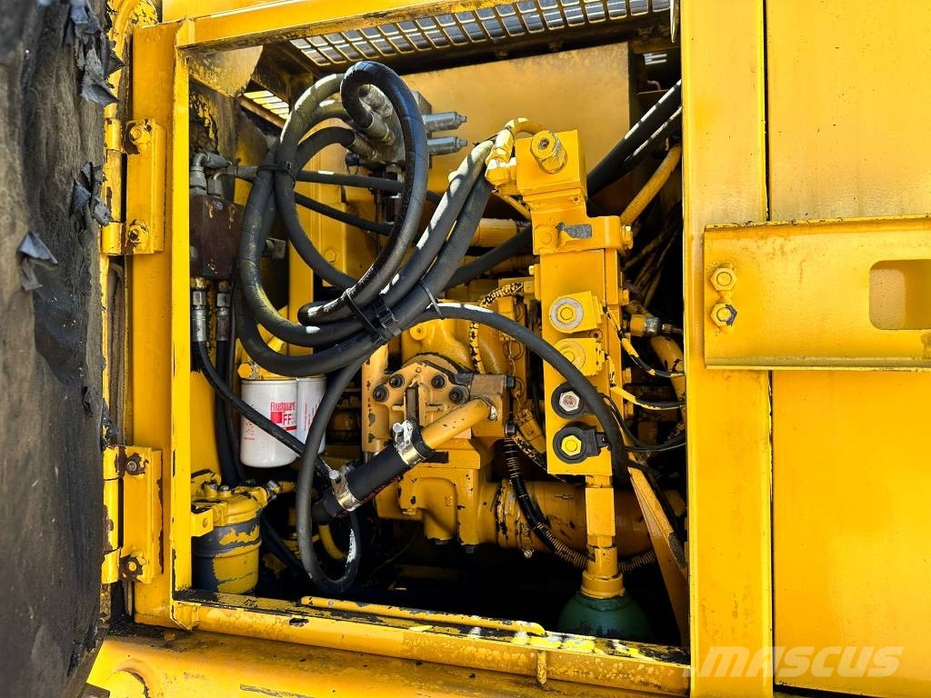 Komatsu PW130 ES-6K Pelle sur pneus