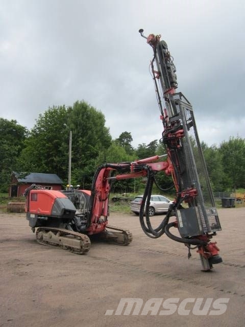 Sandvik DC 410 Ri معدات الثقب السطحي