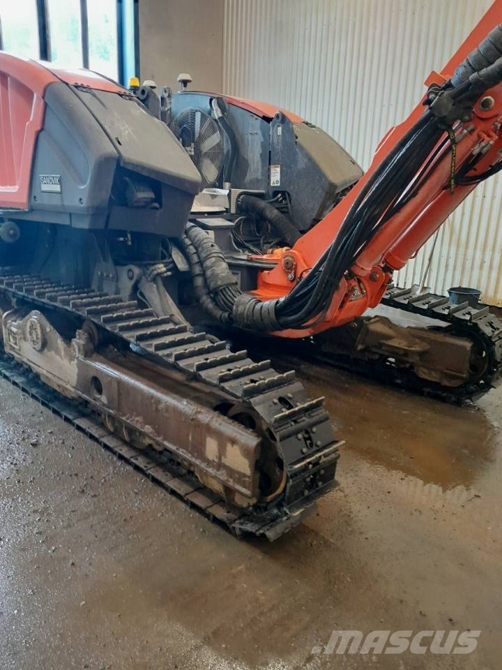 Sandvik DC 410 Ri معدات الثقب السطحي