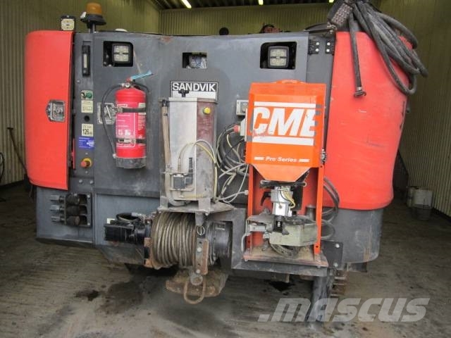 Sandvik DC 410 Ri معدات الثقب السطحي