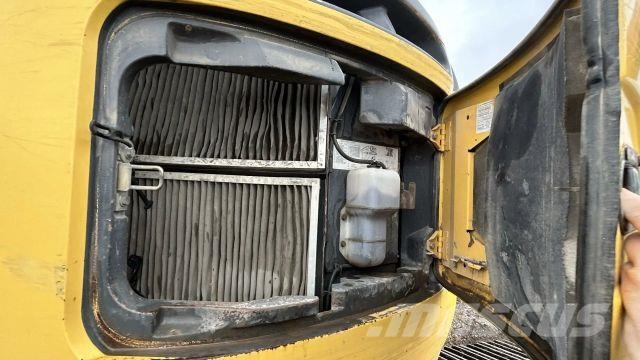 New Holland Kobelco E235 BSR-2 Crawler excavators