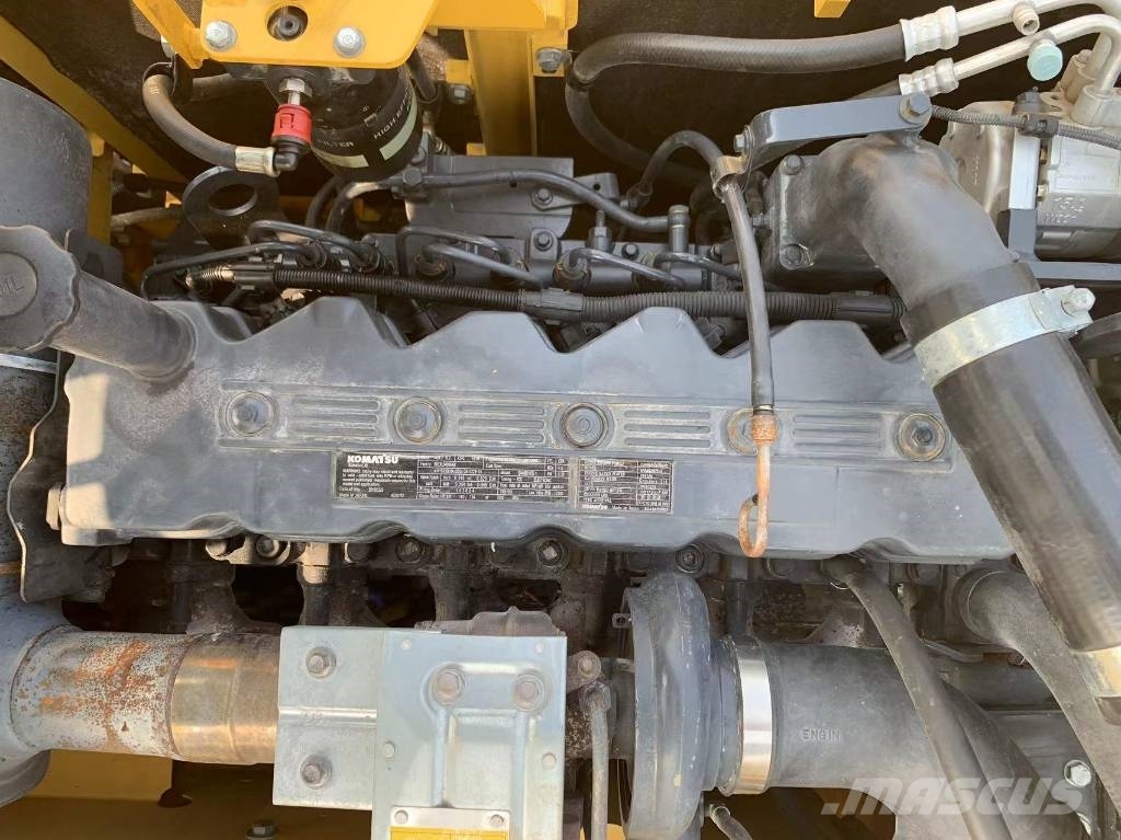 Komatsu PC 220-8 中型挖掘机