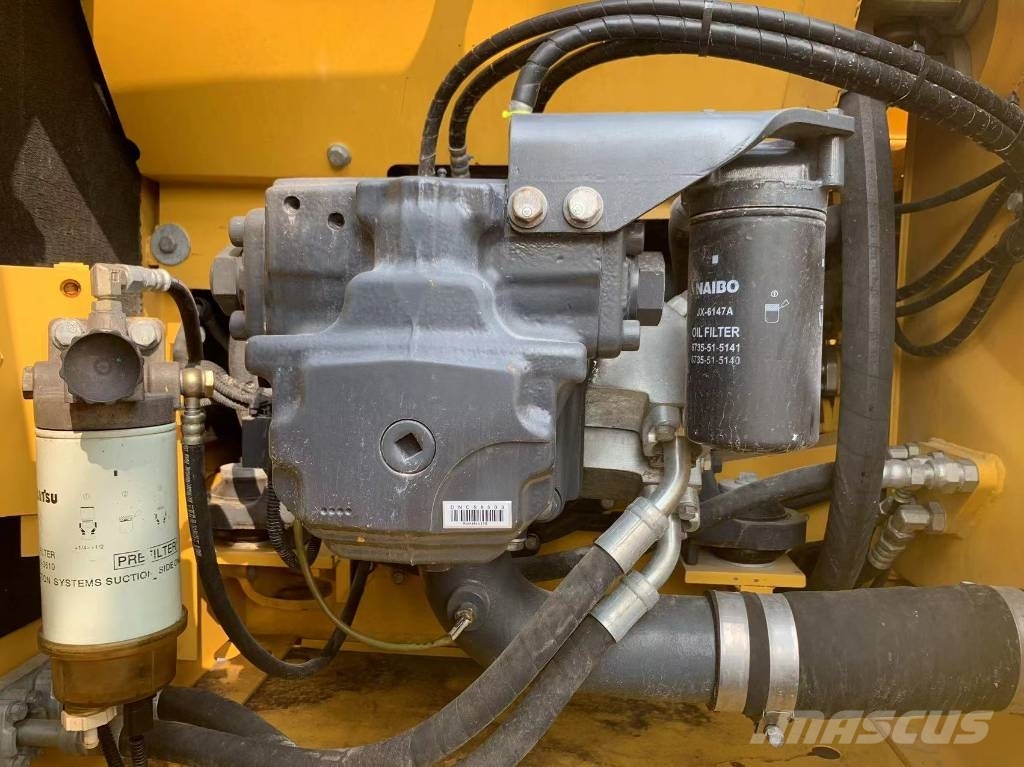 Komatsu PC 220-8 中型挖掘机
