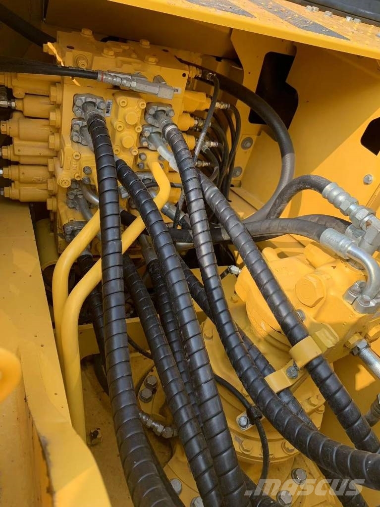 Komatsu PC 220-8 中型挖掘机