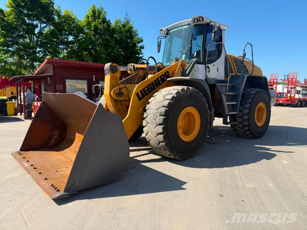 Liebherr 566 2+2 لوادر بعجل