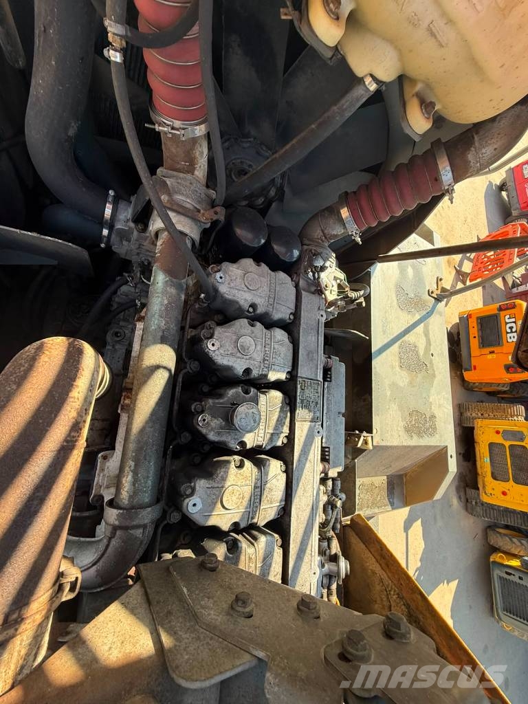 Liebherr 566 2+2 لوادر بعجل