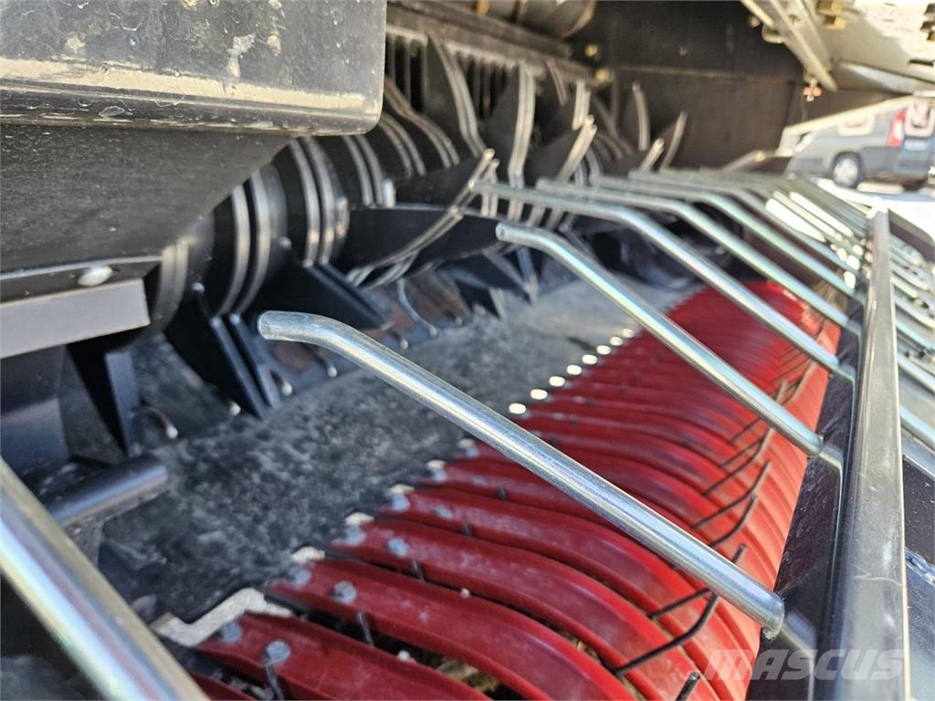 Case IH RB 344 Rotor Cutter Ronde-balenpersen