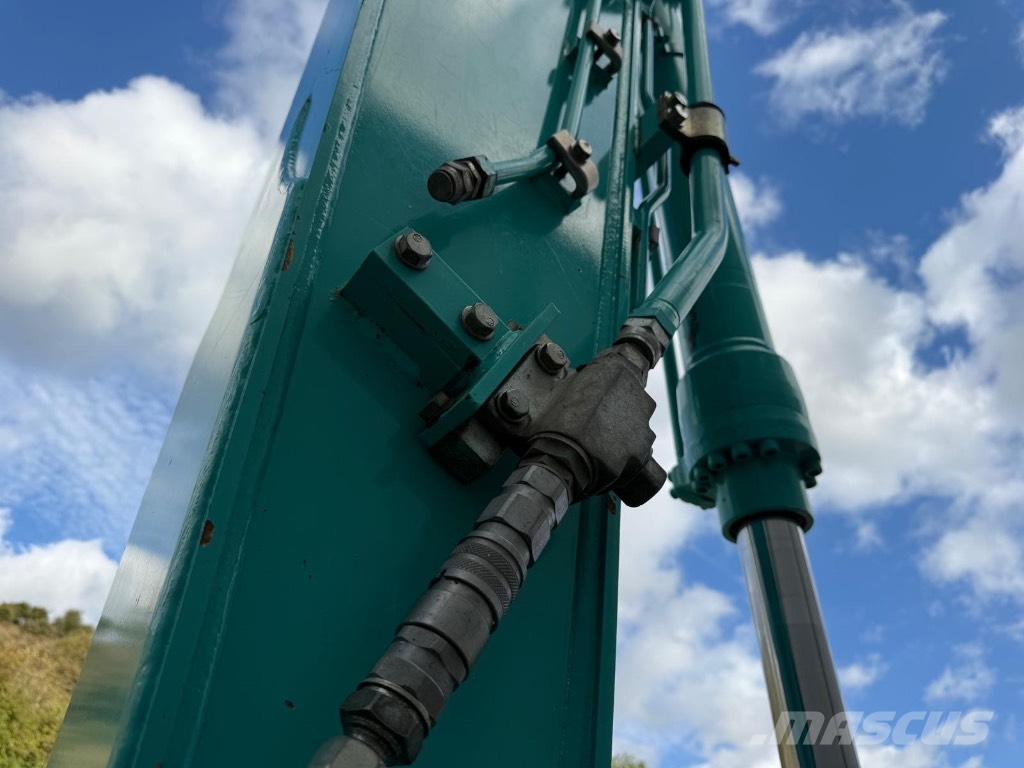 Kobelco SK 140 SR LC Гусеничні екскаватори