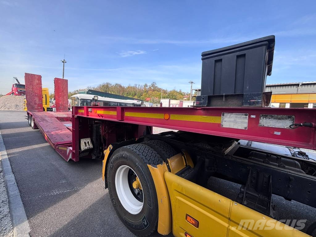 Goldhofer St 2 kamion mentő/ gépszállitó alacsony alvázkeret Semirremolques para transporte de vehículos