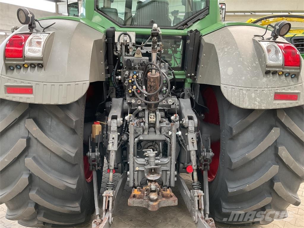 Fendt 828 Profi Plus Трактори