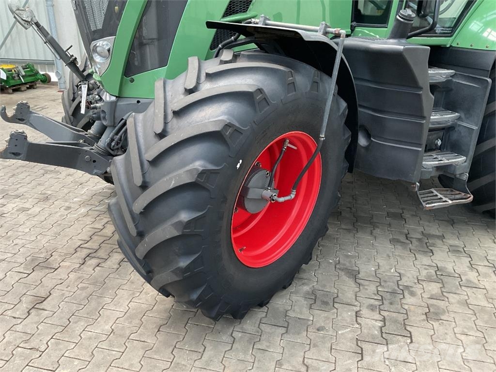 Fendt 828 Profi Plus Трактори