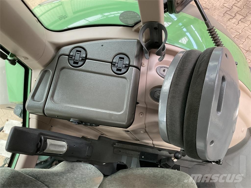 Fendt 828 Profi Plus Трактори