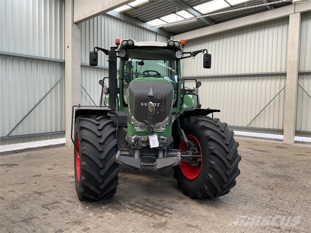 Fendt 828 Profi Plus Трактори