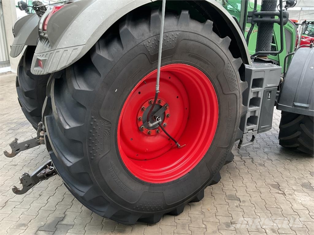 Fendt 828 Profi Plus Трактори
