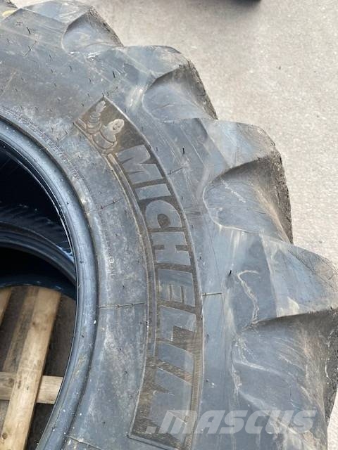 JCB 460/70 R24 MICHELIN XMCL TYRES TO FIT JCB. Tekerlekler