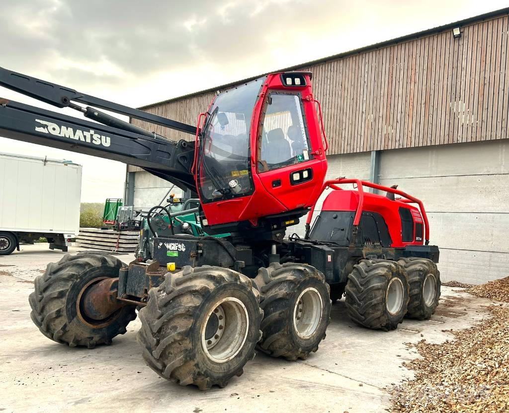 Komatsu 901 XC 8W Timber Harvester c/w C93 Head Betakarítók