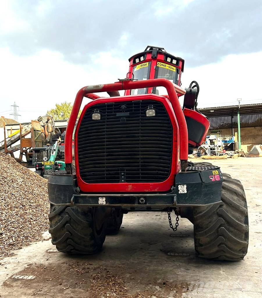Komatsu 901 XC 8W Timber Harvester c/w C93 Head Betakarítók