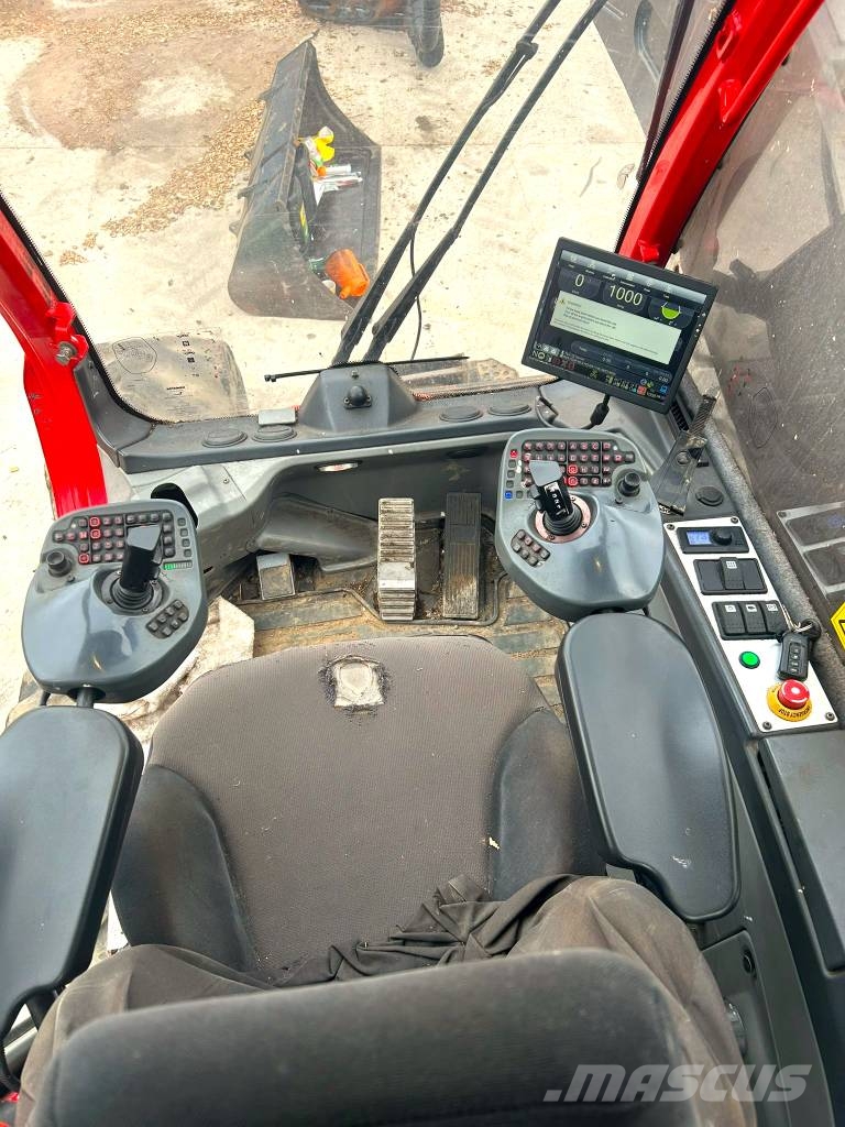 Komatsu 901 XC 8W Timber Harvester c/w C93 Head Betakarítók