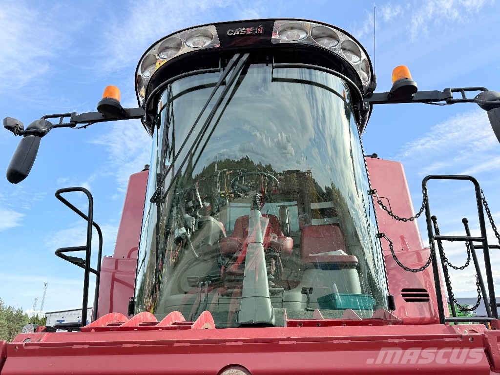 Case IH Axialflow 7240 30” Mietitrebbiatrici