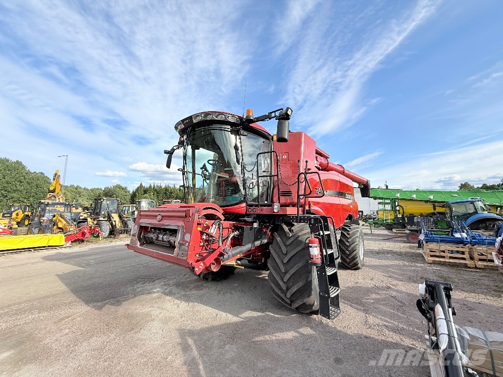 Case IH Axialflow 7240 30” Mietitrebbiatrici