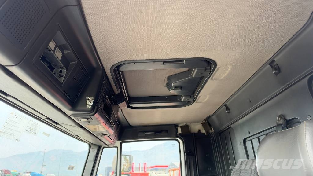 Iveco EUROTRAKKER 190E304X4 stake body - crane Hiab 175 平ボディー