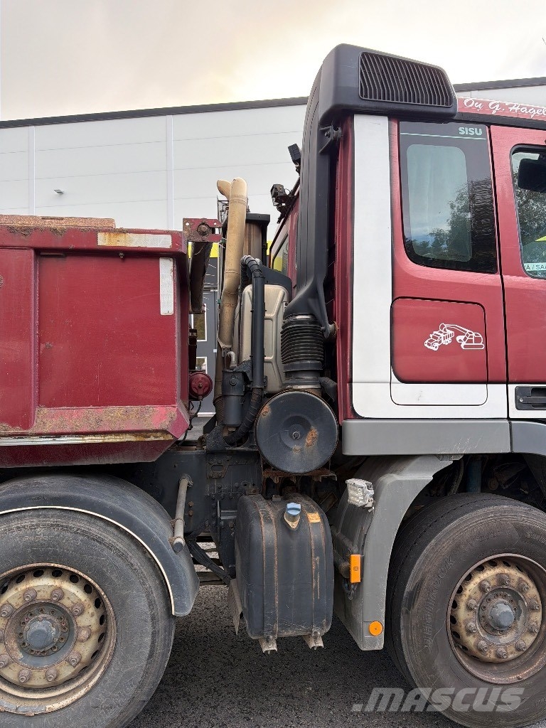 Sisu Polar 550 10x4 Fullerilla ダンプ