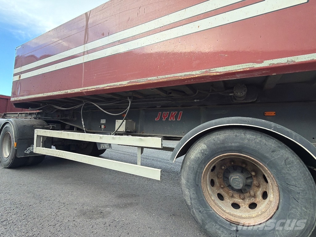 Sisu Polar 550 10x4 Fullerilla ダンプ