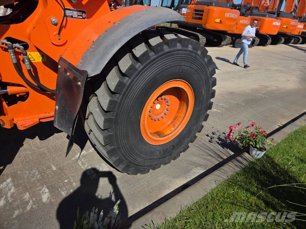 Hitachi ZW 180-6, High dump 8cm, tires L5 90% ok Radlader