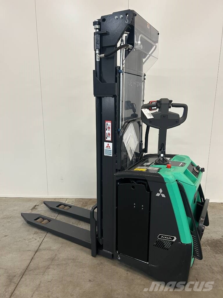 Mitsubishi SBV 16 N3 شاحنات مناولة ذاتية الدفع