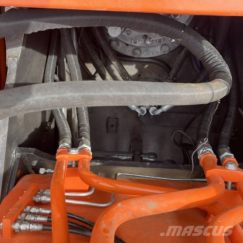 Hitachi ZX 240 Gravemaskiner på larvebånd