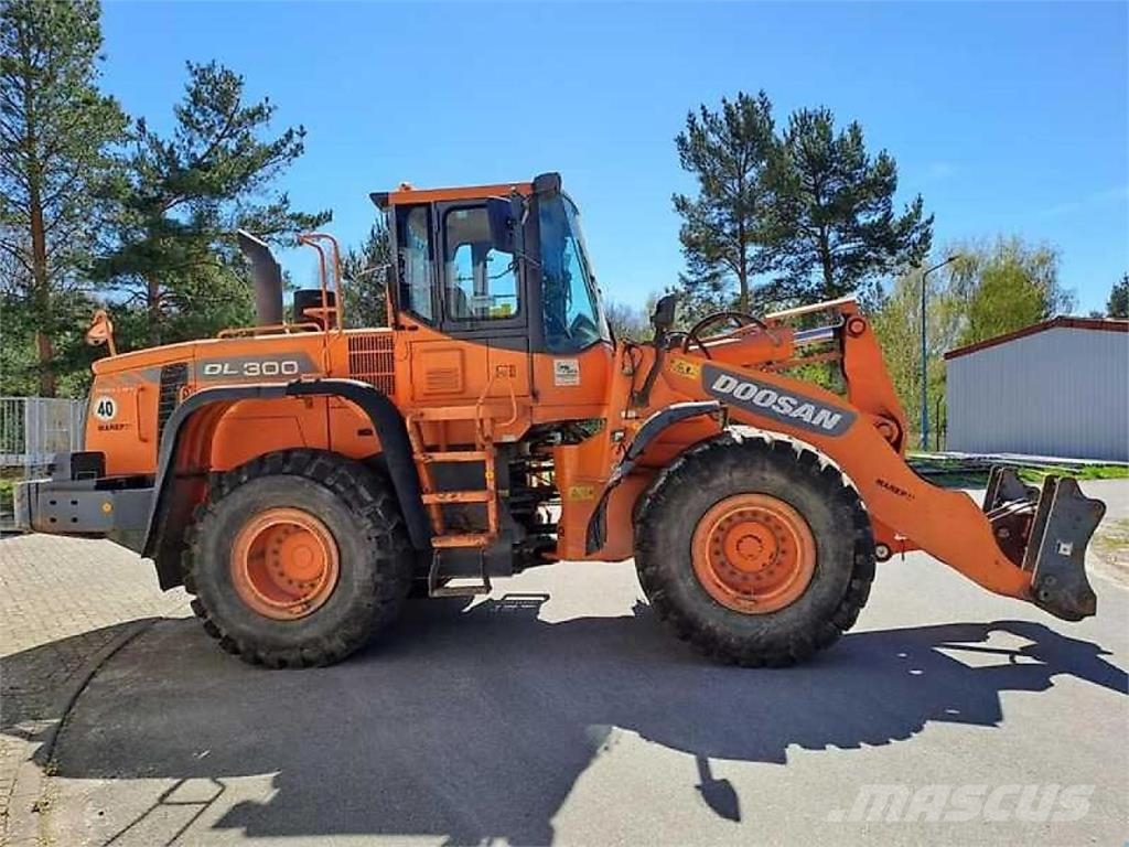  DOOSAN DL 300 Wielladers