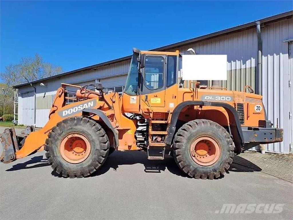 DOOSAN DL 300 Wielladers