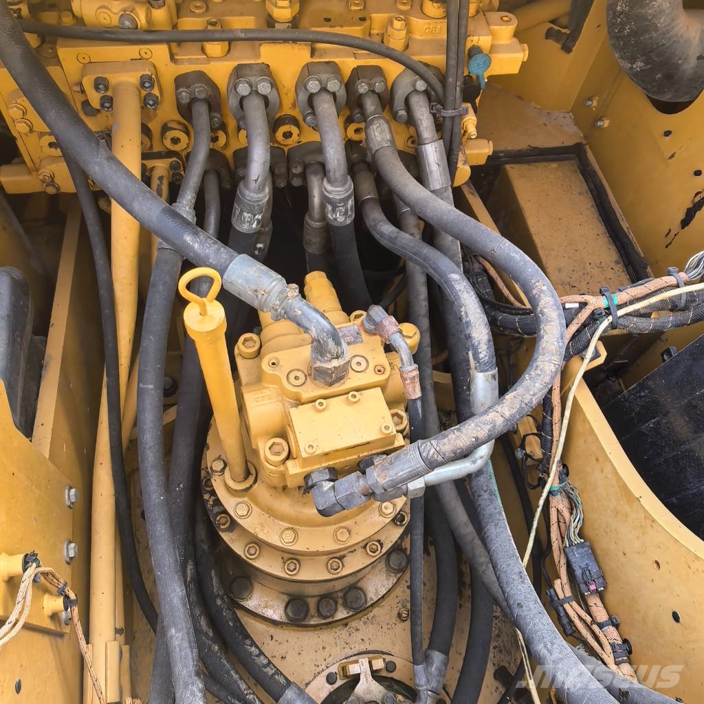 CAT 320 GC 中型挖掘机