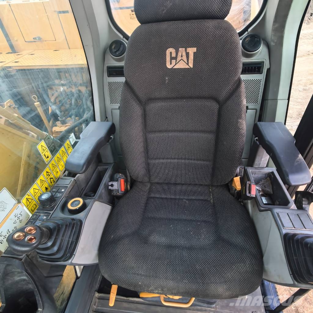 CAT 320 GC 中型挖掘机
