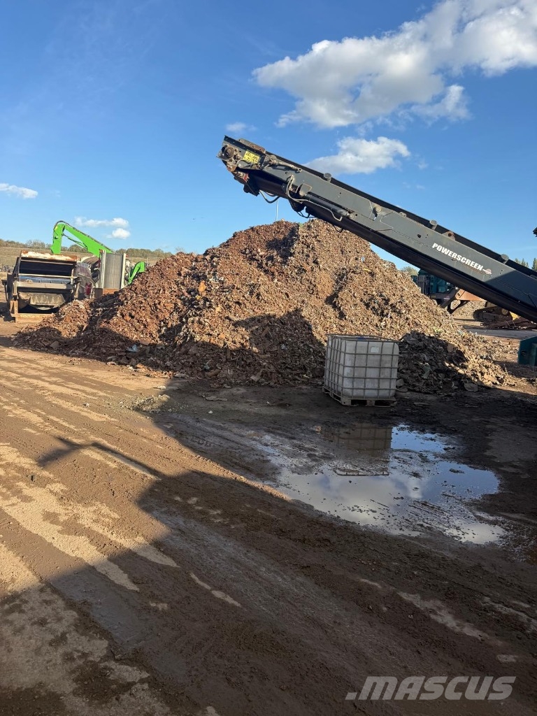 PowerScreen Warrior 2100 移動式篩選機