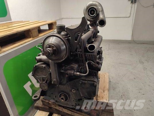 John Deere 7820 (6081HRW42) Motorok