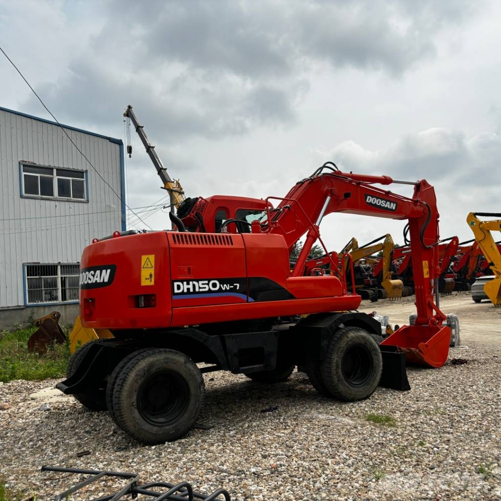 Doosan DH 150 W-7 Ekskavatori uz riteņiem