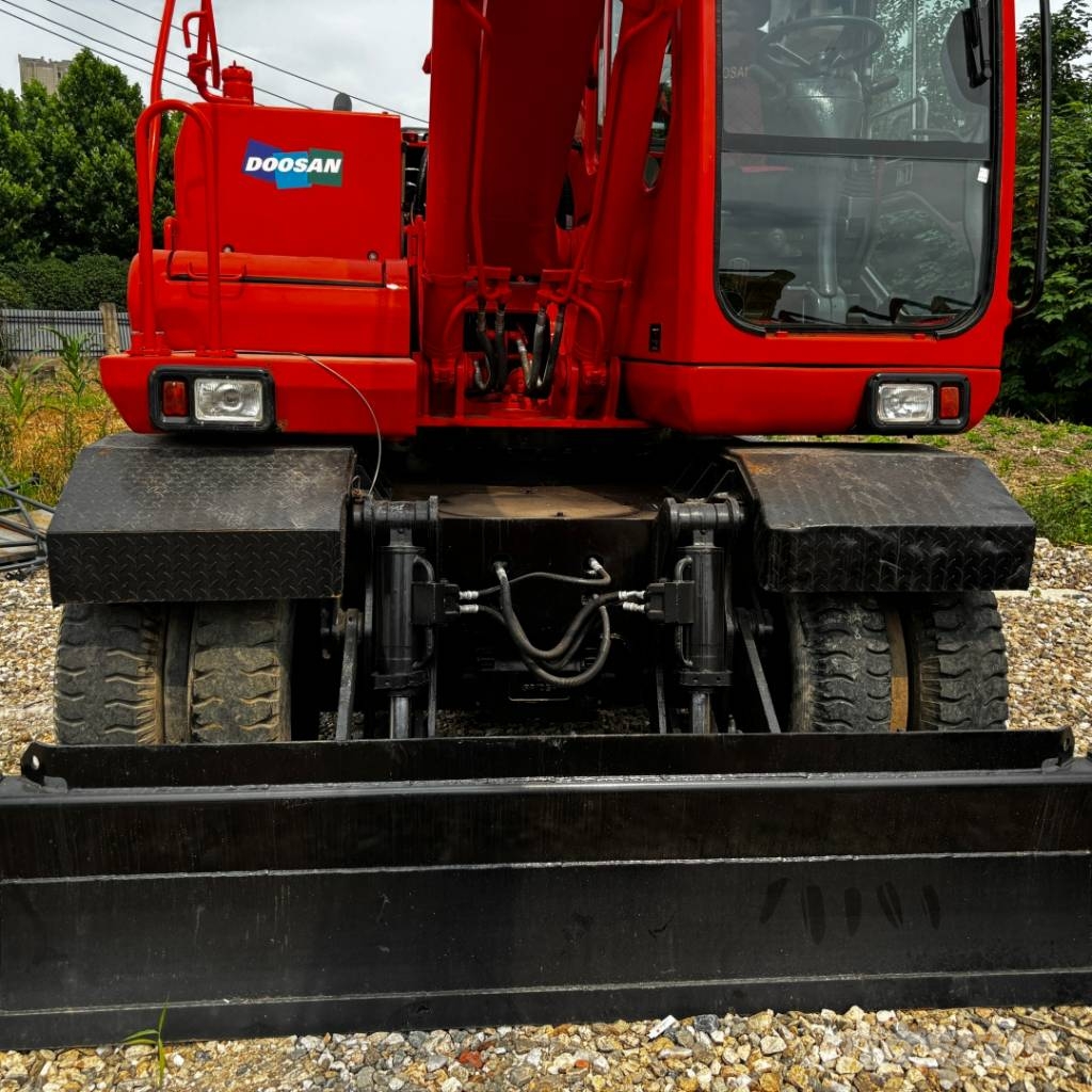 Doosan DH 150 W-7 Ekskavatori uz riteņiem