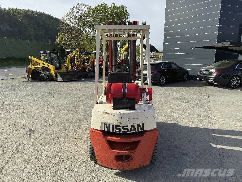 Nissan F01A15U *Triplex+Freihub*Top شاحنات LPG
