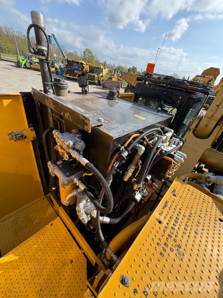 CAT 6015B Crawler excavators