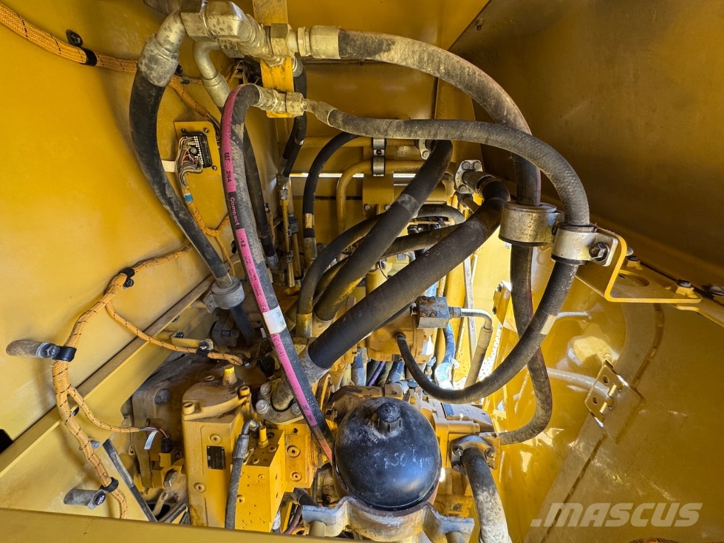 CAT 6015B Crawler excavators